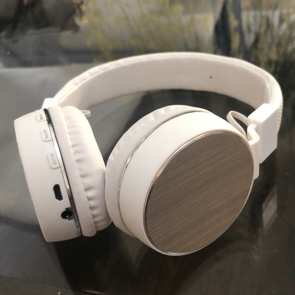 Wireless white headphones!